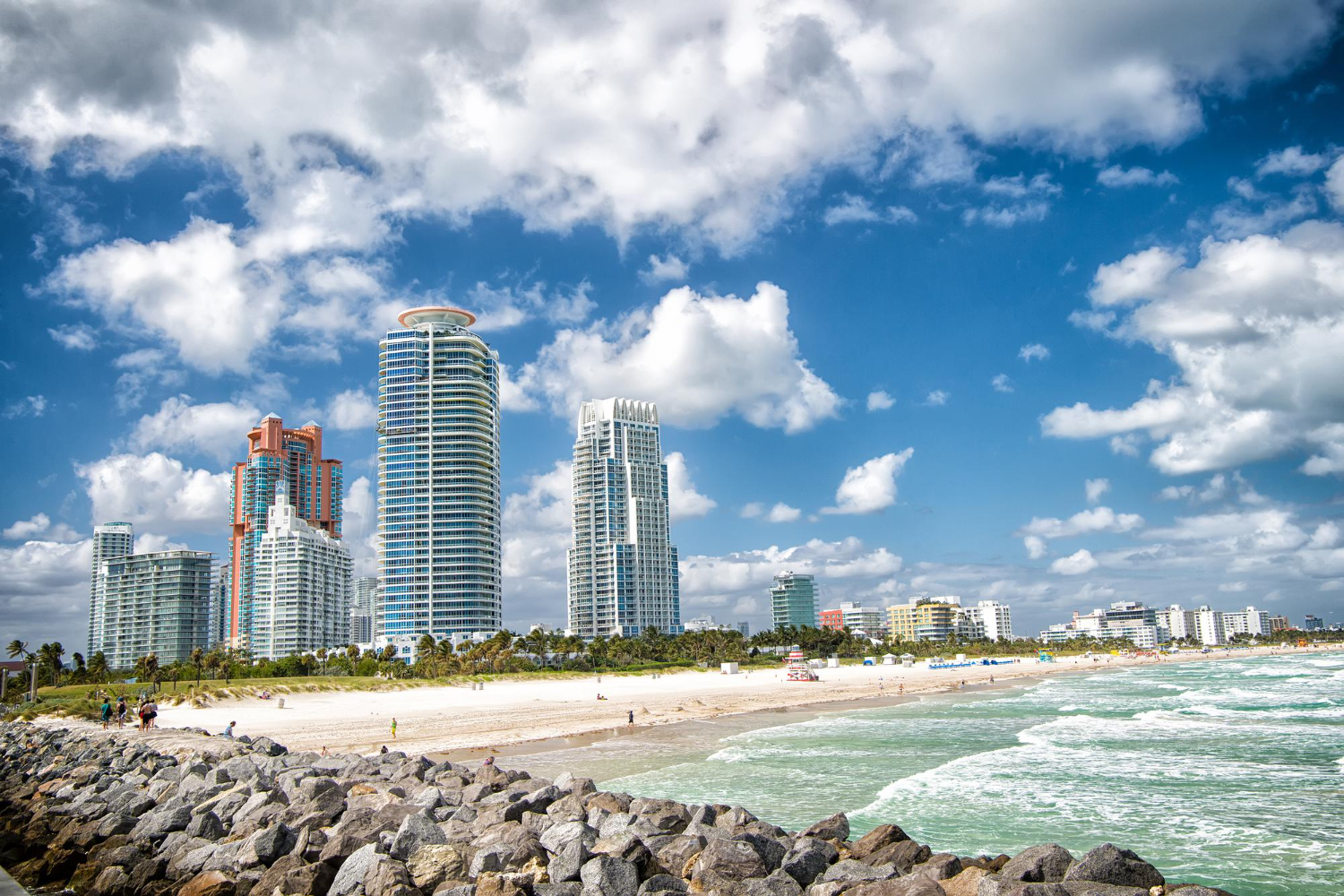 When Should You Book an Airport Car Service Instead of a Regular Taxi to Miami Airport?