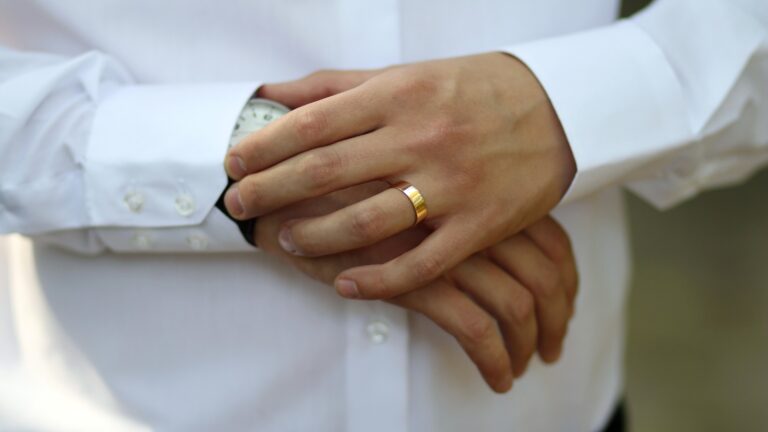 Bling For The Boys: A Guide To Buying Wedding Rings For Men